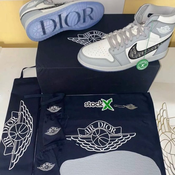 Jordan 1 Retro Diors - Picture 1 of 8